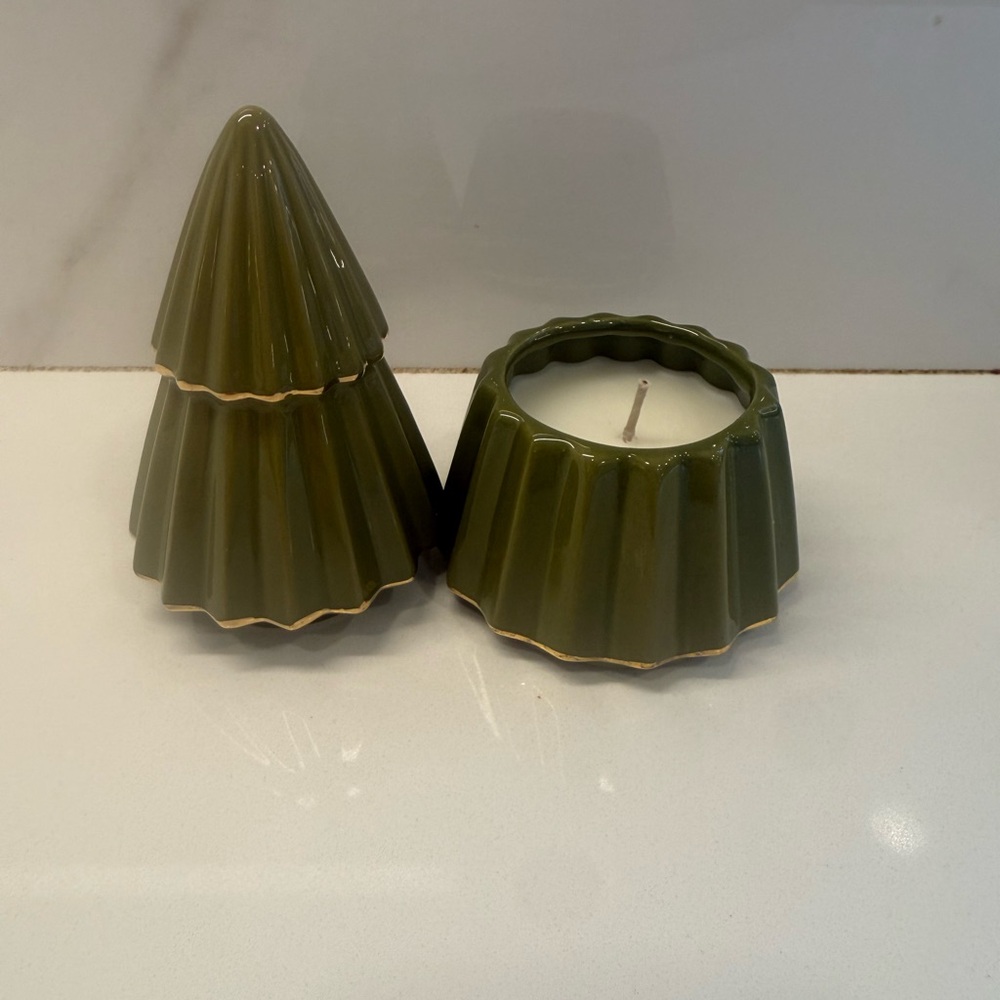 Illume Tried and True Decorative Soy Candle - Fresh Balsam Scent - Picture 4 of 5